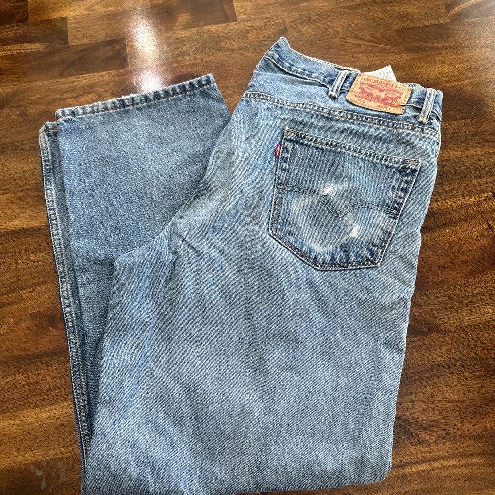 Levis 550 Jeans Mens 42x32 Relaxed Fit Blue Classic Denim Distressed